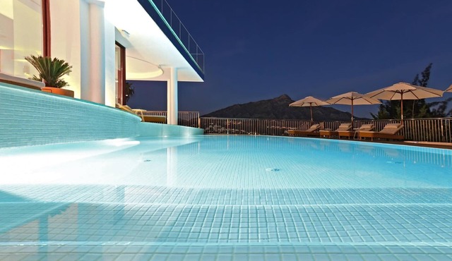 Extraordinary 7 BDRM Villa w Pool, Gym, Cinema
