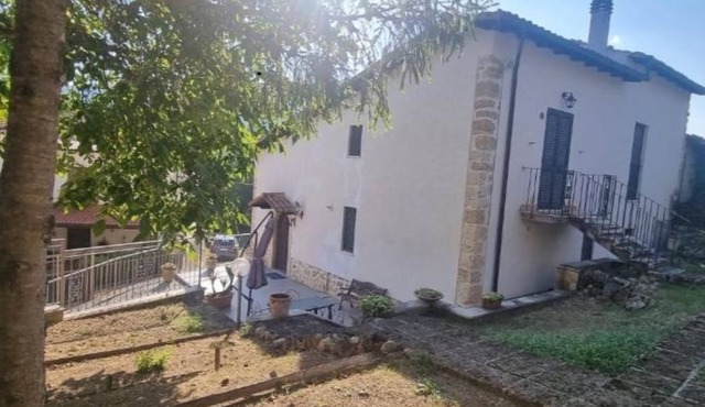 Fabulous Abruzzo Villa Sirente view