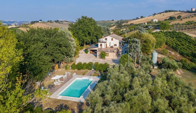 Fantastische Exclusieve Villa in Le Marche te Huur met Groot Eigen Zwembad!