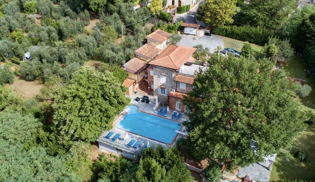 Flat with separate pool