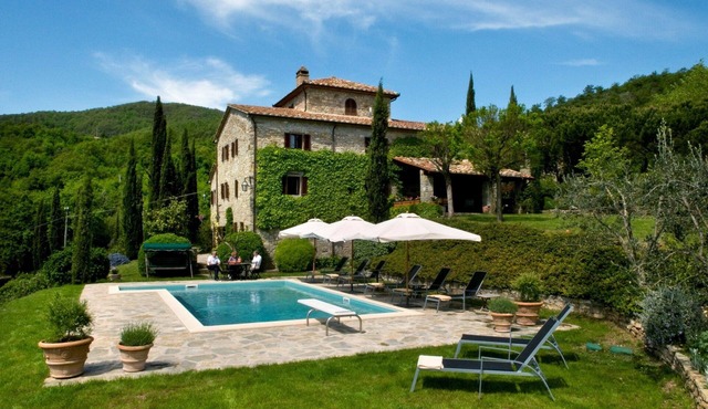 Fonte Vecchia Medieval Farmhouse for 8 Guests with lovely Private Pool