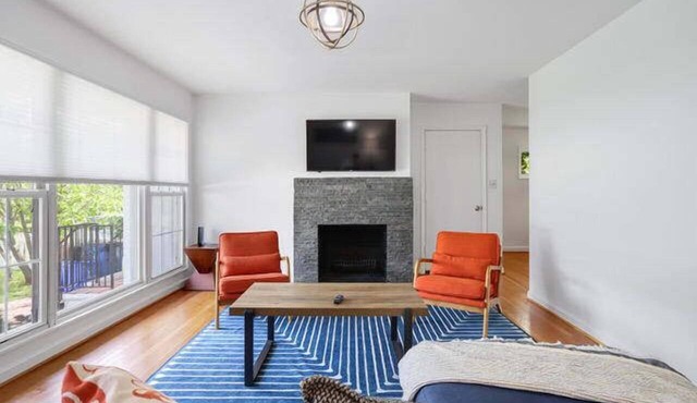 Forest Glen Silver Spring Gem - Parking