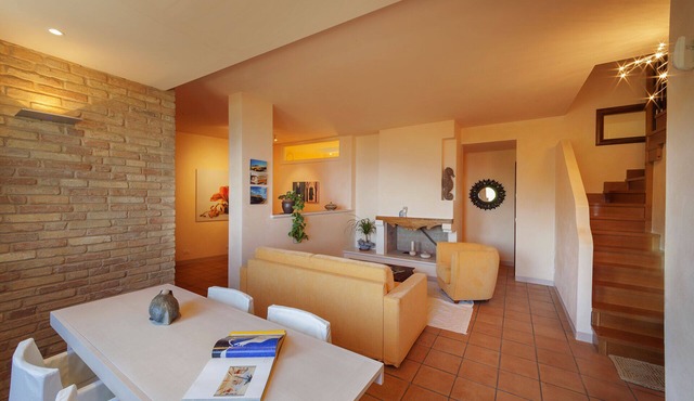 Four-story villa with sea views, located in the historisc