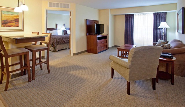 Fully-Equipped Suite |Pool + Wi-Fi