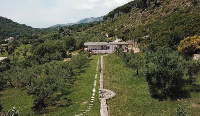 Giada Holiday Home - Two Bedroom Apartment Sleeps 4, Balcony and Sea View