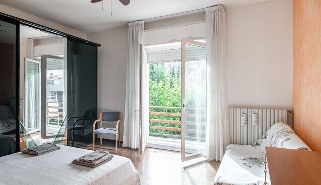 Gimarra cottage with parking 300m from the sea