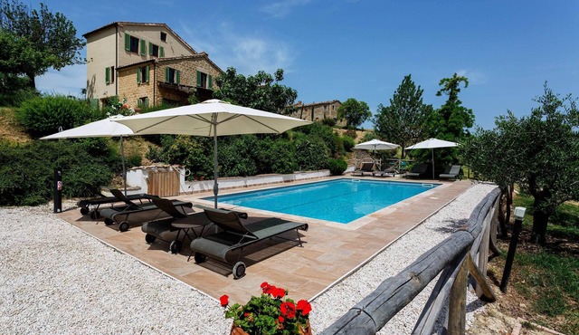 Glorious Views, beautiful Holiday home, Heart of Italy 6 bedrooms, private pool