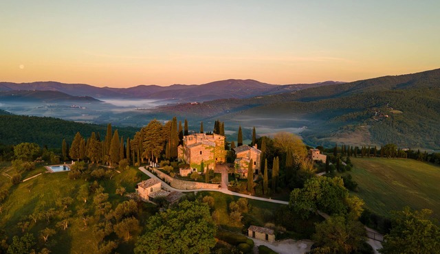 Gorgeous Borgo IN EXCLUSIVE 5 accommodations perfect for families, pool, AC, view