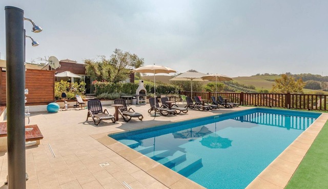 Gorgeous home in Montegranaro FM