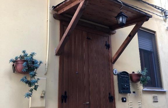 Graziosa casetta indipendente nel centro del paese
