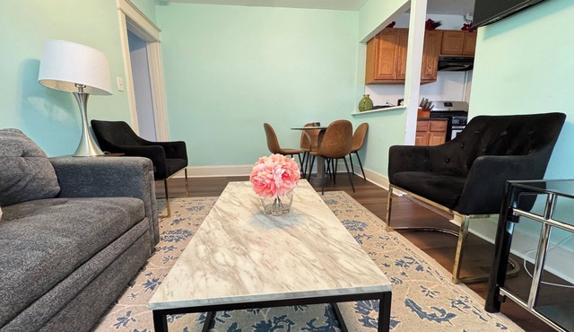 Great NICE 5-Beds easy parking near Transportation