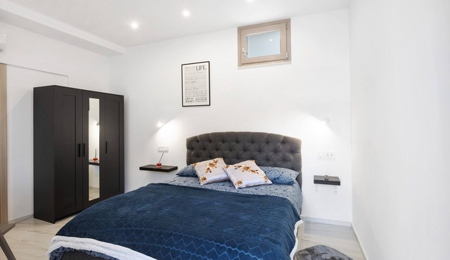 Ground Floor Room with Private Bathroom and Mountain View