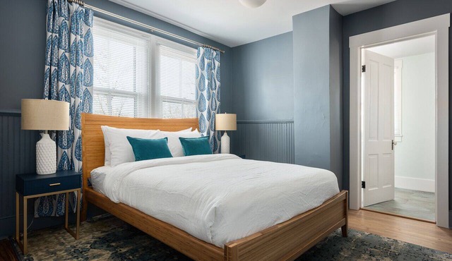 Grove Apartment | Luxury Two Bedroom Near Downtown