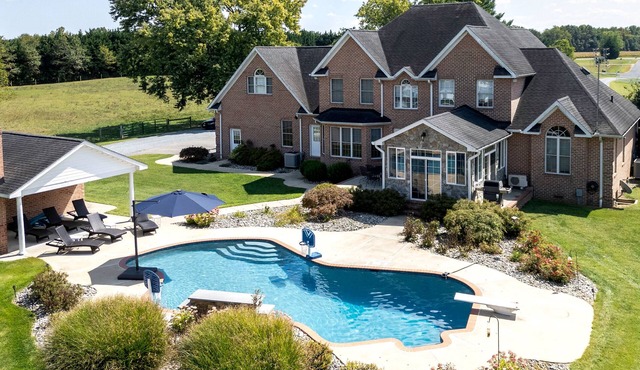 Guest Lodge | Private Pool | Outdoor Dining | Game Room