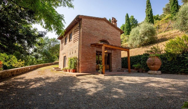GuestHost - Charming apartment located inside an old renovated barn in an agricultural estate on the Tuscan hills, surrounded by nature and with a breathtaking view of the surrounding countryside. The property, equipped with private outdoor parking, outd