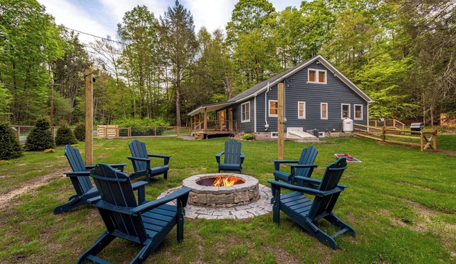 Hare & Hollow with Hot Tub & Fenced Yard