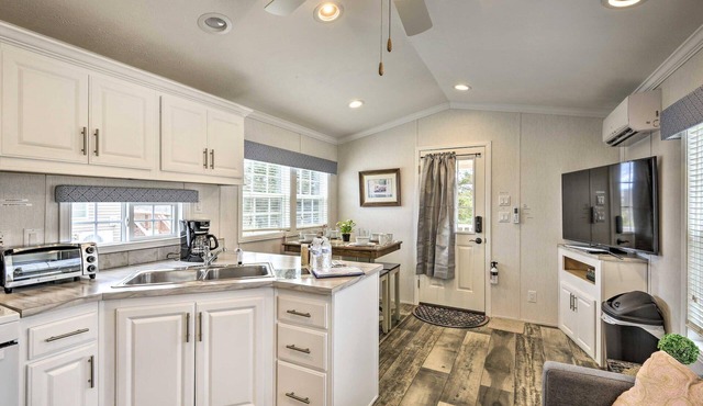 Hidden Gem Cottages & Cozy Suites A Season of Sunshine