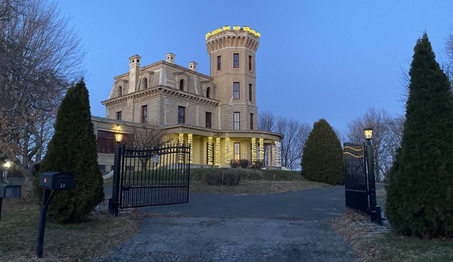 Historic Castle 1876 13 Mins to Wing Foot cc border of GREENWICH and New York