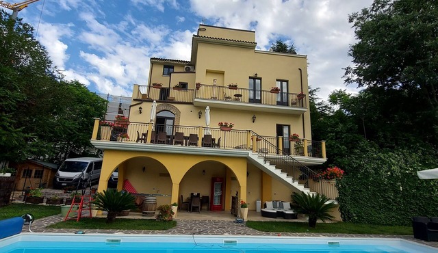 Historic Italian Villa with pool