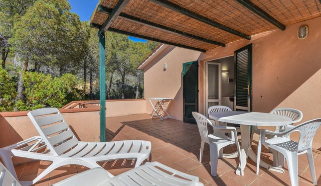 Holiday Apartment 'La Spiga' with Terrace, Shared Garden and Wi-Fi