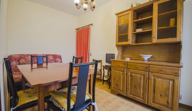 hOLIDAY hOME cANTERAN