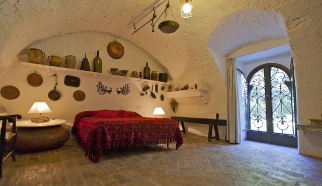HOLIDAY IN THE HISTORY: family suite on the ground floor & authentic furnitures