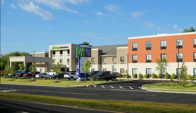 Holiday Inn Express & Suites - Williamstown - Glassboro by IHG