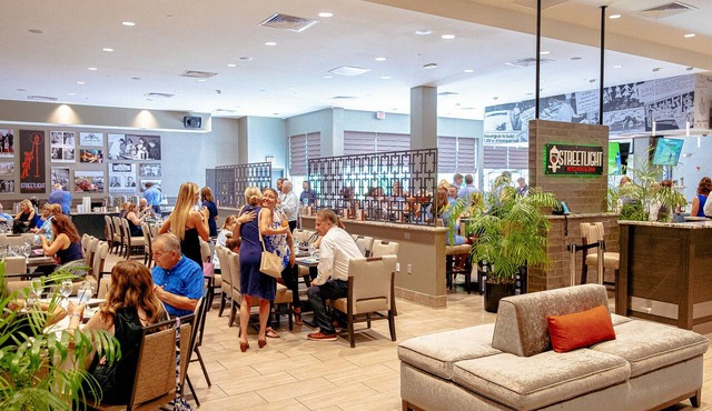 Holiday Inn & Suites Philadelphia W - Drexel Hill by IHG