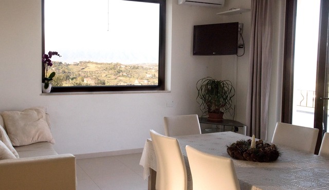 Homerez - Appartement for 5 ppl. with shared pool and garden at Bosco di Caiazzo