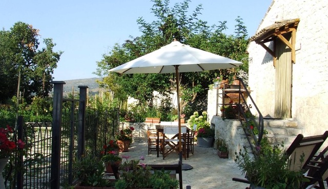 Homerez - Beautiful appartement for 2 ppl. with garden and terrace at Abbateggio