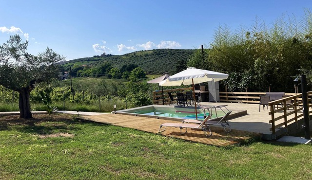 Homerez - Great house for 7 people. with swimming pool, spa and garden in Collecorvino