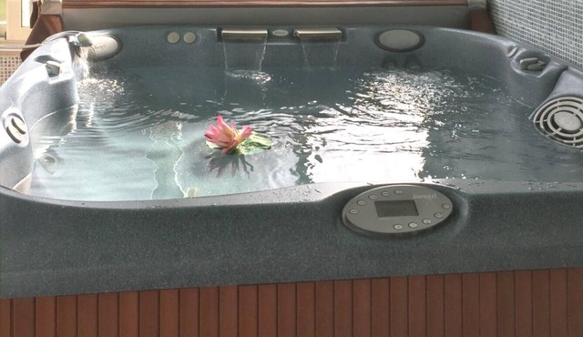 Homerez - Sophisticated House in Montenero + Jacuzzi