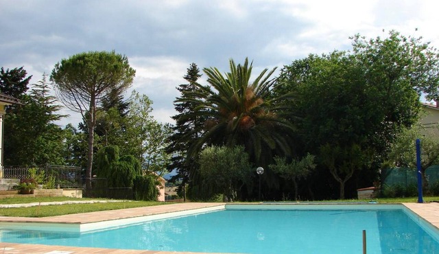 Homerez - Villa for 8 ppl. with swimming-pool, jacuzzi and garden at Mogliano
