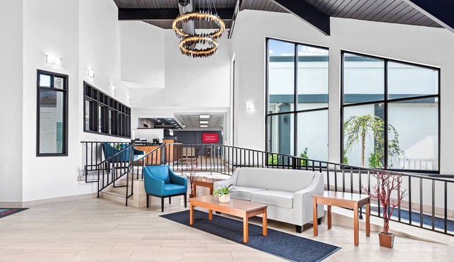 HomeTowne Studios by Red Roof & Conference Center Cortland