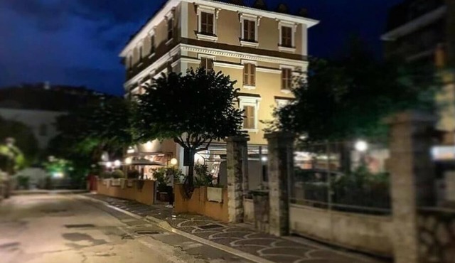 Hotel Iris Crillon