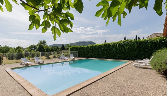House 'Les Sources Gîte Calabert' with Shared Pool, Private Terrace and Air Conditioning