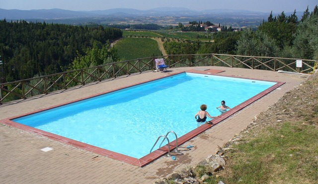 House with swimming pool. Medieval village in the heart of Chianti Classico