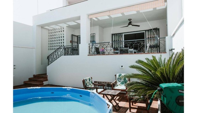 House with an excellent location, 200 meters from the Romanilla beach