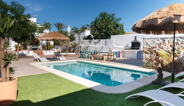 House with private pool, unique in the area