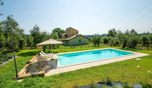 House with private/fenced pool 5km from Amelia. Quiet street and nice views