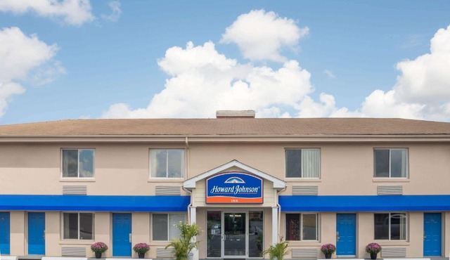 Howard Johnson by Wyndham Springfield