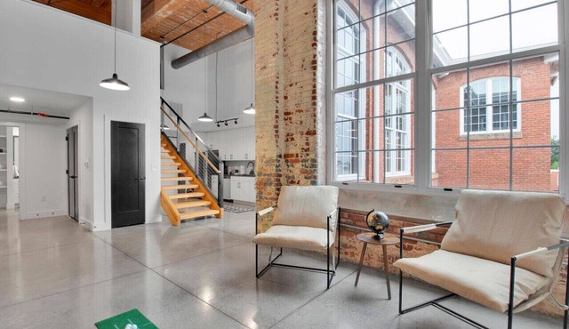 Huge, Open Loft | Arts District | 5 mins to DT GVL