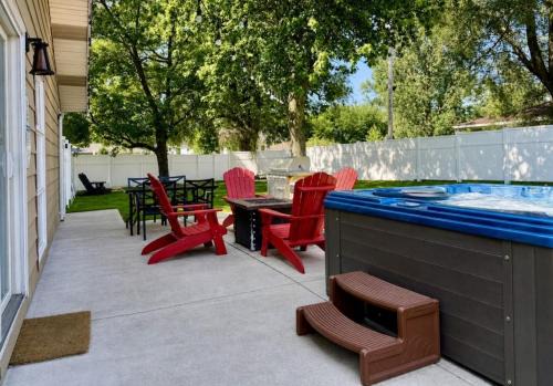 Huge Yard Family friendly Smart home Walk To Beach Dunes Hiking Trails