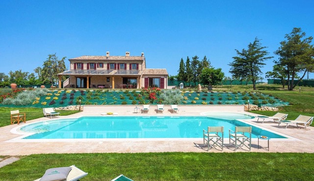 I Gelsi 12&2 by Marche Holiday Villas