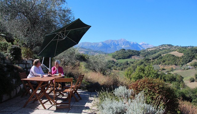 Idyllic air-conditioned villa with mountain views. Nature, villages & vineyards.