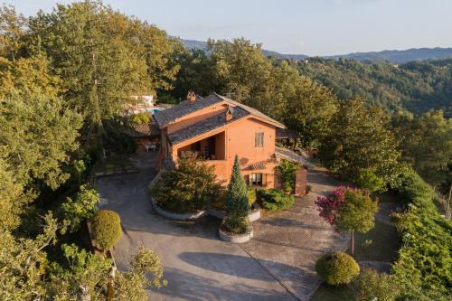Il Borgo nel bosco