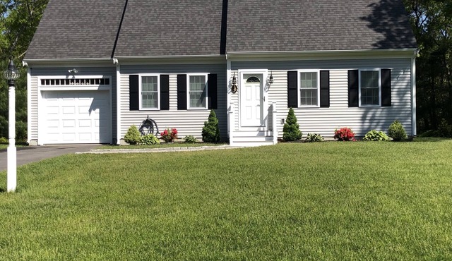 Immaculate Cape Cod Family Retreat- minutes from Ponds, Lakes, and Ocean!