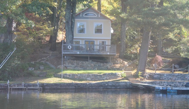 Immaculate Year-Round Lakefront-Charming cottage, swimming, boating, central air
