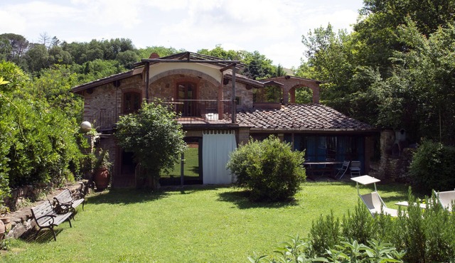 In hard of Chianti villa private garden and pool and use of outdoor hot tub