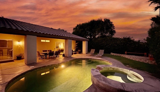 Indio Villa Sleeps 8, Level 2 EV Charger, Heated Private Pool & Spa